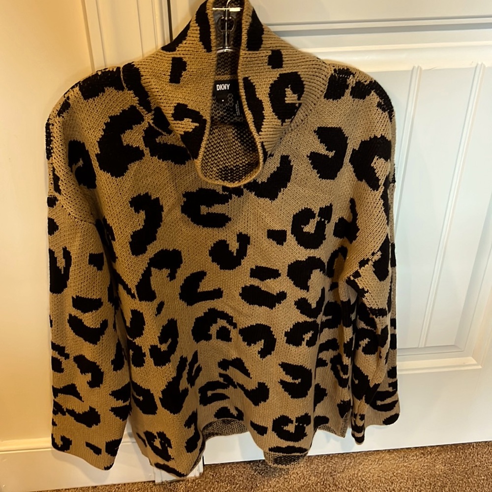 NWOT DKNY LEOPARD TUNIC SWEATER